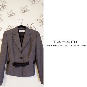 TAHARI Career Woman Belted Blazer Size 8 EUC ✅